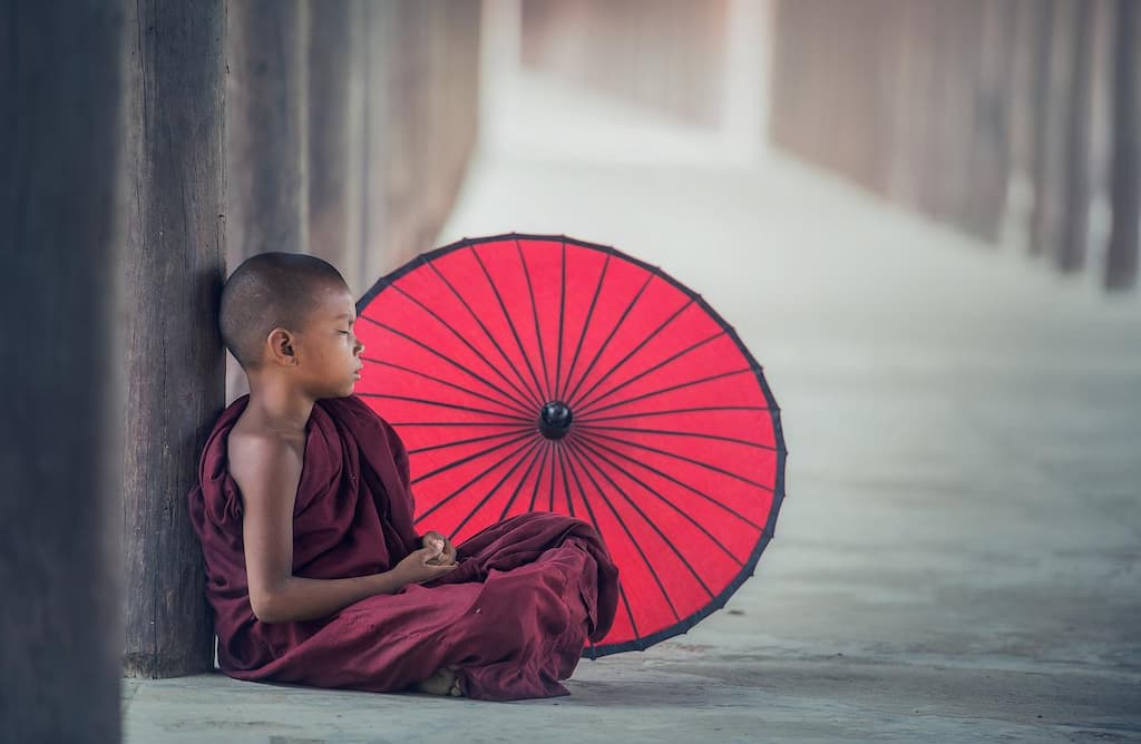 Monje Budista Meditando